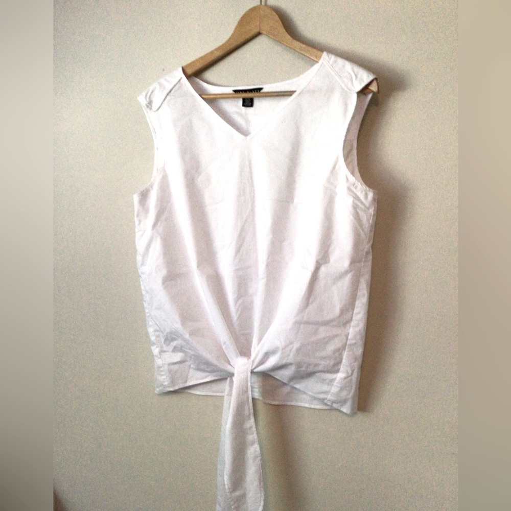 Como Black womens blouse. Size medium.